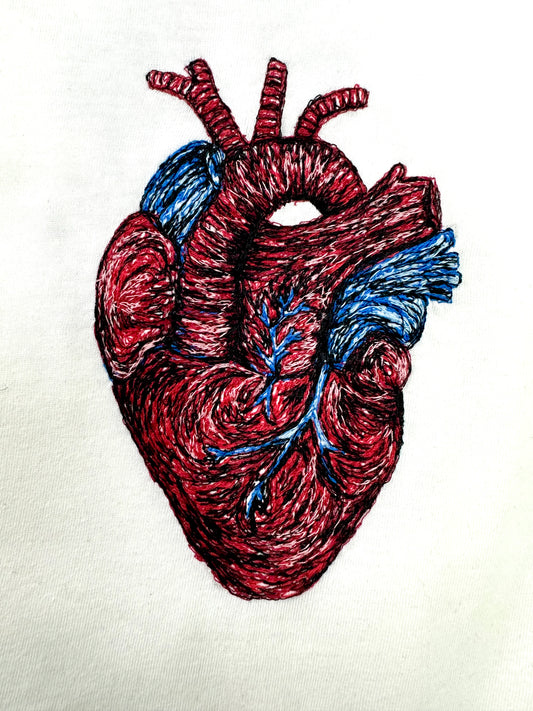 Tee Corazón bordado a color