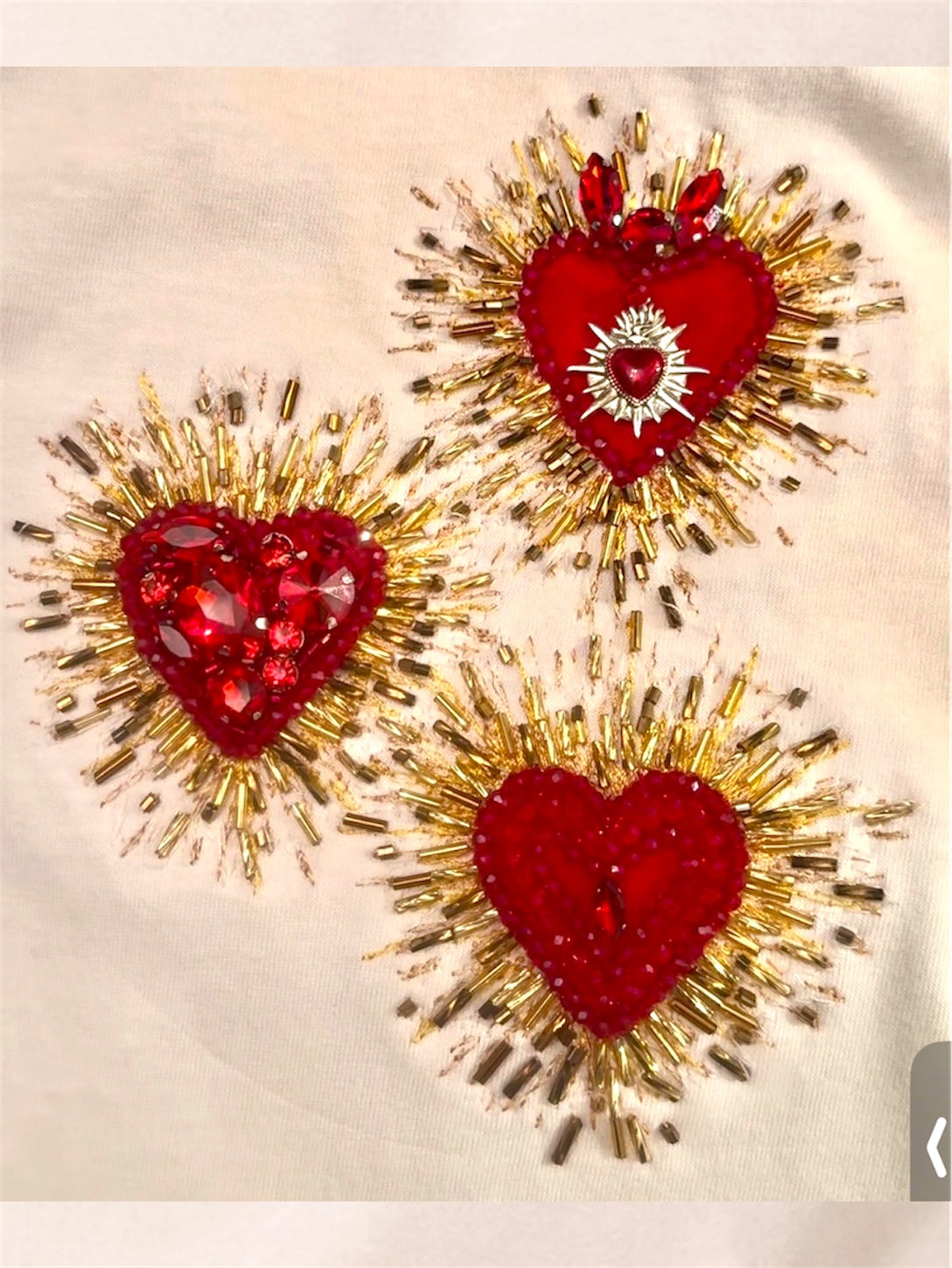 Tee Corazón Destellos Triples Beige